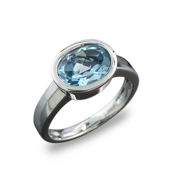 Ring mit Blautopas in Himmelblau im Ovalschliff 585er Weißgold