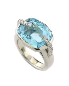 Ring mit Blautopas im Vieleckschliff und Brillanten, 12,70 carat, 900-Platin