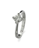 Brillantring mit Halbkaräter-Brillant und vier Brillanten, zus. 0,58 carat